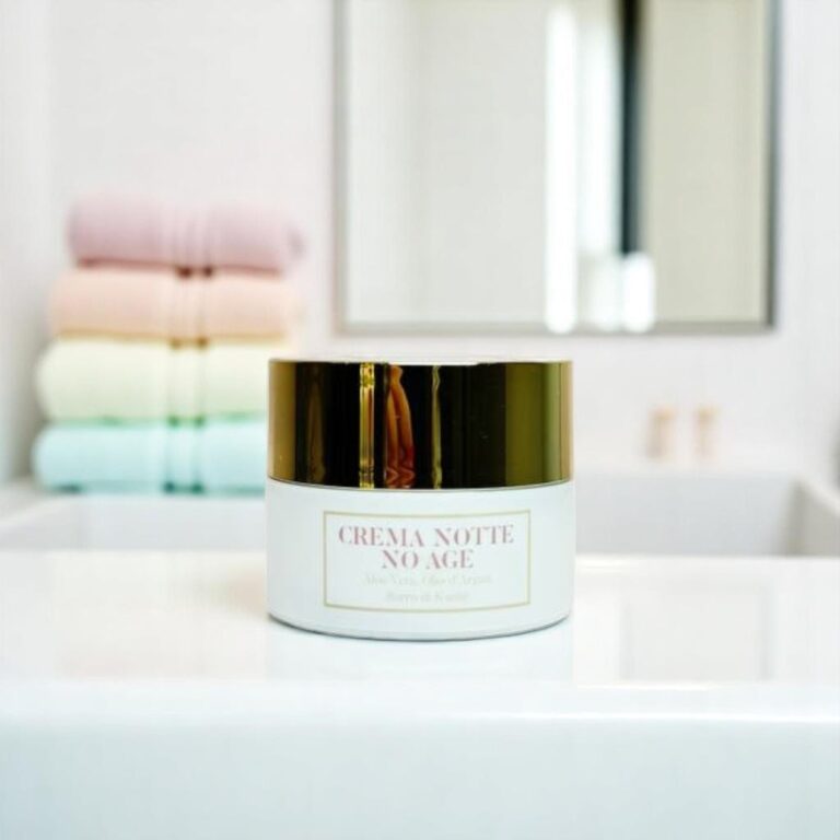 Contrasta l’invecchiamento cutaneo mentre dormi. Crema notte antiage ad assorbimento rapido con effetto lifting naturale. Unisex. Scoprila ora!