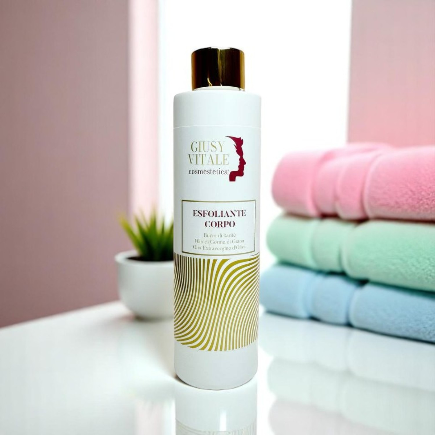 Scrub delicato con microsfere di nocciolo e attivi bio. Rimuove impurità e nutre in profondità. Pelle visibilmente più luminosa.