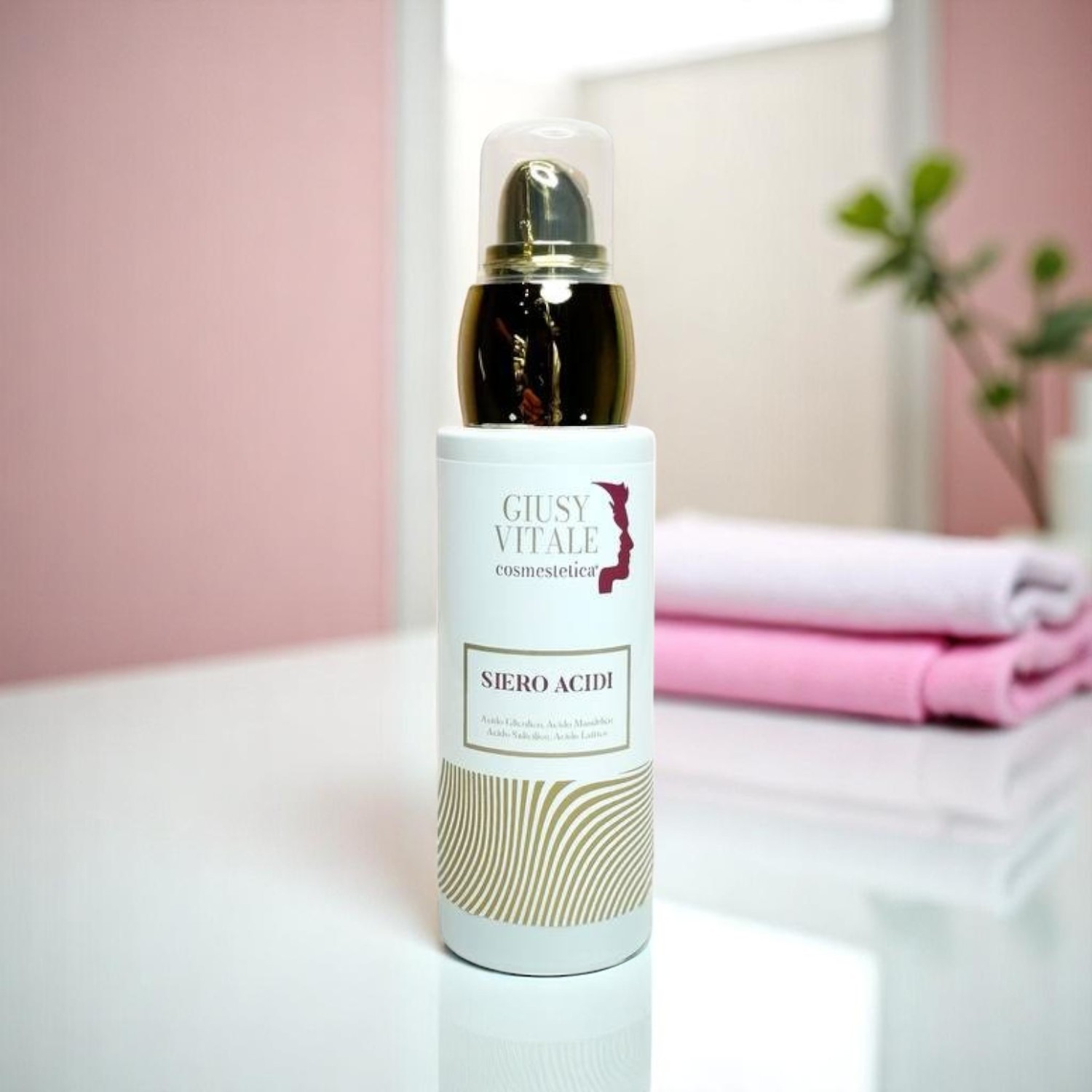 Trattamento intensivo per migliorare le discromie e le imperfezioni cutanee. Siero con azione long time e texture lemon fresh.